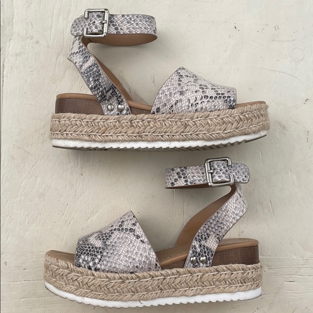 SODA Topic Snakeskin Size 6